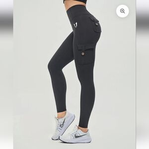 Grey Scrunch High Waist Leggings with Cargo Pockets Sz L New Tag Torn